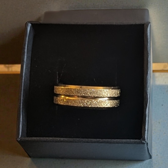 8MM Mens 14k Gold Plated Stainless Steel Ring Band Size 9 & 10.5 - Picture 2 of 4